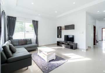 3 Bedroom Villa For Rent - Melbourne Residence, Sra Ngae, Siem Reap thumbnail