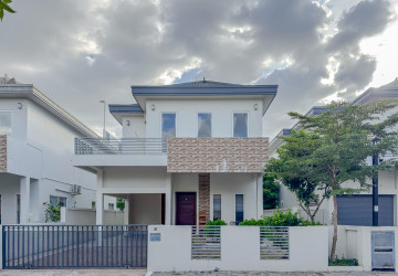 3 Bedroom Villa For Rent - Melbourne Residence, Sra Ngae, Siem Reap thumbnail