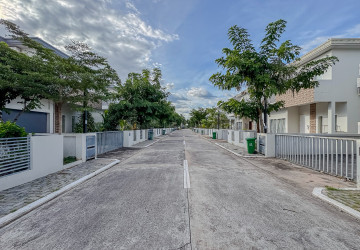 3 Bedroom Villa For Rent - Melbourne Residence, Sra Ngae, Siem Reap thumbnail