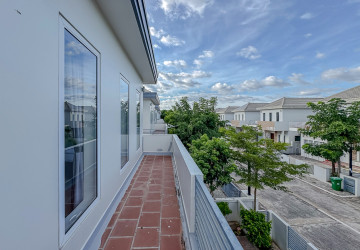 3 Bedroom Villa For Rent - Melbourne Residence, Sra Ngae, Siem Reap thumbnail