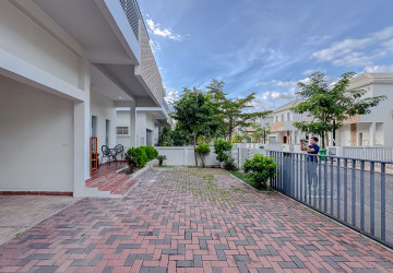 3 Bedroom Villa For Rent - Melbourne Residence, Sra Ngae, Siem Reap thumbnail