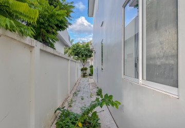 3 Bedroom Villa For Rent - Melbourne Residence, Sra Ngae, Siem Reap thumbnail