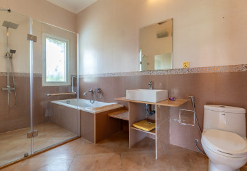 4 Bedroom Villa For Rent - Prek Pra, Phnom Penh thumbnail