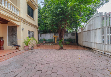 19 Bedroom Hotel For Rent - Sala Kamreuk, Siem Reap thumbnail