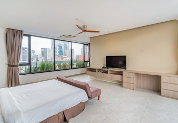 Duplex 4 Bedroom Serviced Penthouse For Rent - BKK2, Phnom Penh thumbnail