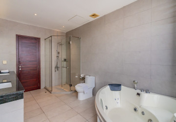 Duplex 4 Bedroom Serviced Penthouse For Rent - BKK2, Phnom Penh thumbnail