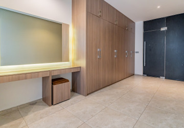 Duplex 4 Bedroom Serviced Penthouse For Rent - BKK2, Phnom Penh thumbnail