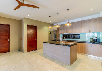 Duplex 4 Bedroom Serviced Penthouse For Rent - BKK2, Phnom Penh thumbnail