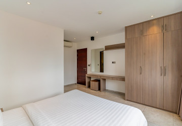 Duplex 4 Bedroom Serviced Penthouse For Rent - BKK2, Phnom Penh thumbnail