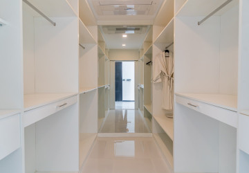 2 Bedroom Serviced Apartment For Rent - Beoung Raing, Phnom Penh thumbnail