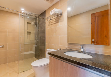 3 Bedroom Serviced Penthouse For Rent - Tonle Bassac, Phnom Penh thumbnail