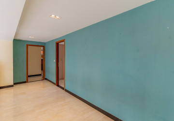 3 Bedroom Serviced Penthouse For Rent - Tonle Bassac, Phnom Penh thumbnail