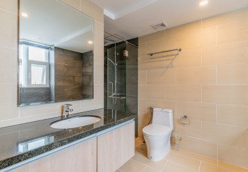 3 Bedroom Serviced Penthouse For Rent - Tonle Bassac, Phnom Penh thumbnail