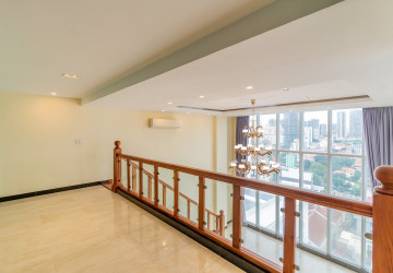 3 Bedroom Serviced Penthouse For Rent - Tonle Bassac, Phnom Penh thumbnail