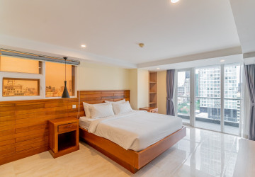3 Bedroom Serviced Penthouse For Rent - Tonle Bassac, Phnom Penh thumbnail