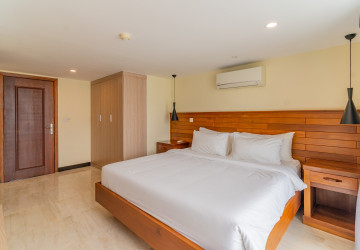 3 Bedroom Serviced Penthouse For Rent - Tonle Bassac, Phnom Penh thumbnail