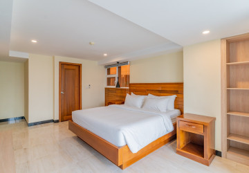 3 Bedroom Serviced Penthouse For Rent - Tonle Bassac, Phnom Penh thumbnail