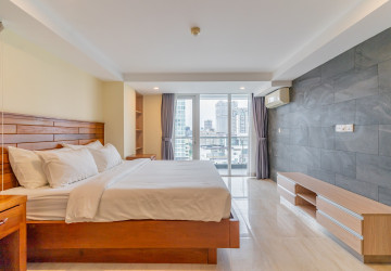3 Bedroom Serviced Penthouse For Rent - Tonle Bassac, Phnom Penh thumbnail
