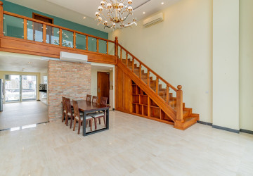 3 Bedroom Serviced Penthouse For Rent - Tonle Bassac, Phnom Penh thumbnail