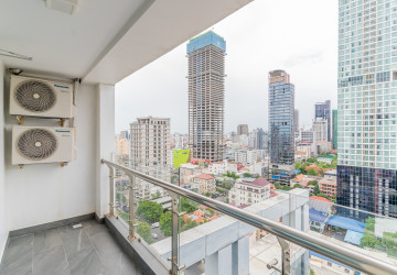 3 Bedroom Serviced Penthouse For Rent - Tonle Bassac, Phnom Penh thumbnail