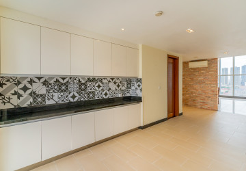 3 Bedroom Serviced Penthouse For Rent - Tonle Bassac, Phnom Penh thumbnail