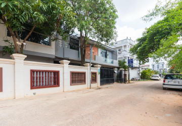 14 Bedroom Hotel For Rent - Sala Kamreuk, Siem Reap thumbnail