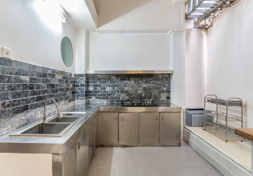 4 Bedroom Villa For Rent - BKK3, Phnom Penh thumbnail