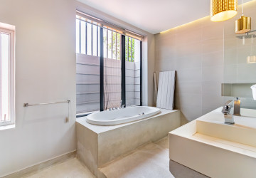 4 Bedroom Villa For Rent - BKK3, Phnom Penh thumbnail