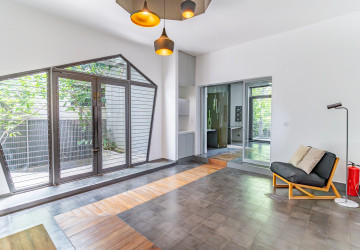 4 Bedroom Villa For Rent - BKK3, Phnom Penh thumbnail