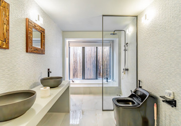 4 Bedroom Villa For Rent - BKK3, Phnom Penh thumbnail