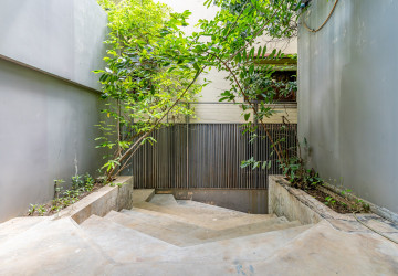 4 Bedroom Villa For Rent - BKK3, Phnom Penh thumbnail