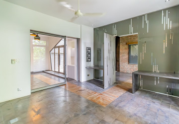 4 Bedroom Villa For Rent - BKK3, Phnom Penh thumbnail