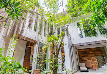 4 Bedroom Villa For Rent - BKK3, Phnom Penh thumbnail