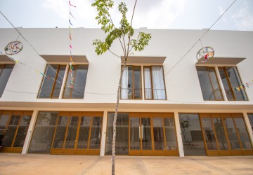 3-Story Shophouse For Sale on Road 60, Siem Reap. Foreign ownership allowed thumbnail