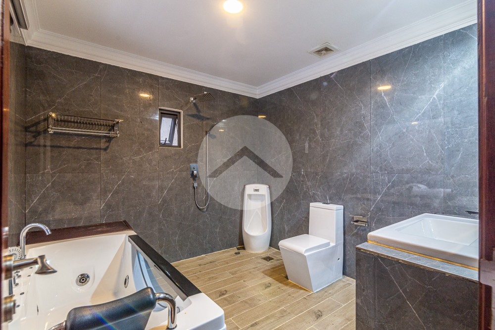 4 Bedroom Serviced Apartment  For Rent - Chey Chumneah, Phnom Penh - Image 17