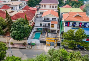 10 Bedroom Villa For Rent - BKK1, Phnom Penh thumbnail