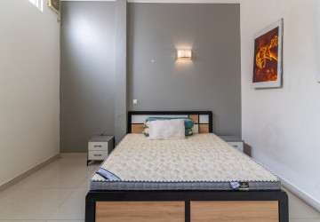 Renovated 2 Bedroom Apartment For Rent - Wat Phnom, Phnom Penh thumbnail