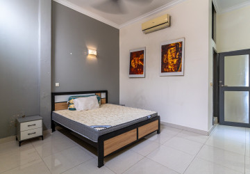 Renovated 2 Bedroom Apartment For Rent - Wat Phnom, Phnom Penh thumbnail