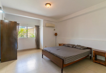 Renovated 3 Bedroom Apartment For Rent - Wat Phnom, Phnom Penh thumbnail